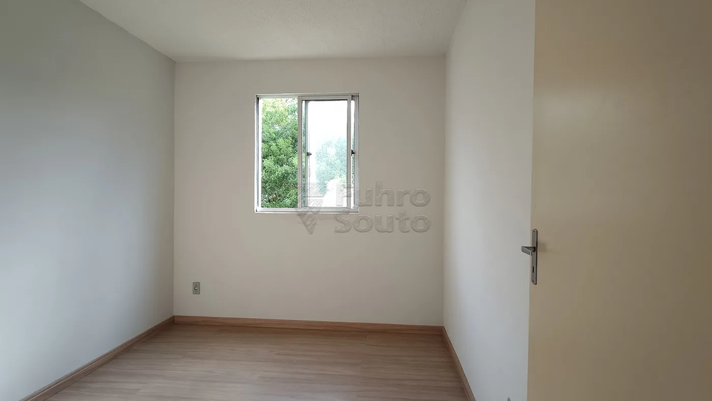 Comprar Apartamento / Padr&atilde;o em Pelotas R$ 150.000,00 - Foto 3