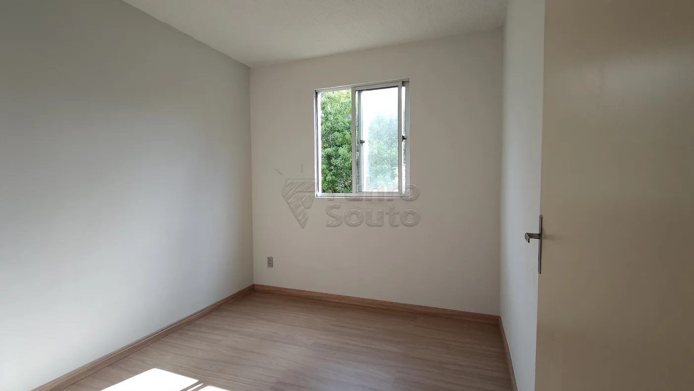 Comprar Apartamento / Padr&atilde;o em Pelotas R$ 150.000,00 - Foto 4