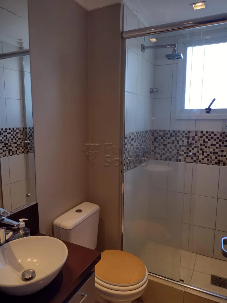 Comprar Apartamento / Padr&atilde;o em Pelotas R$ 365.000,00 - Foto 9