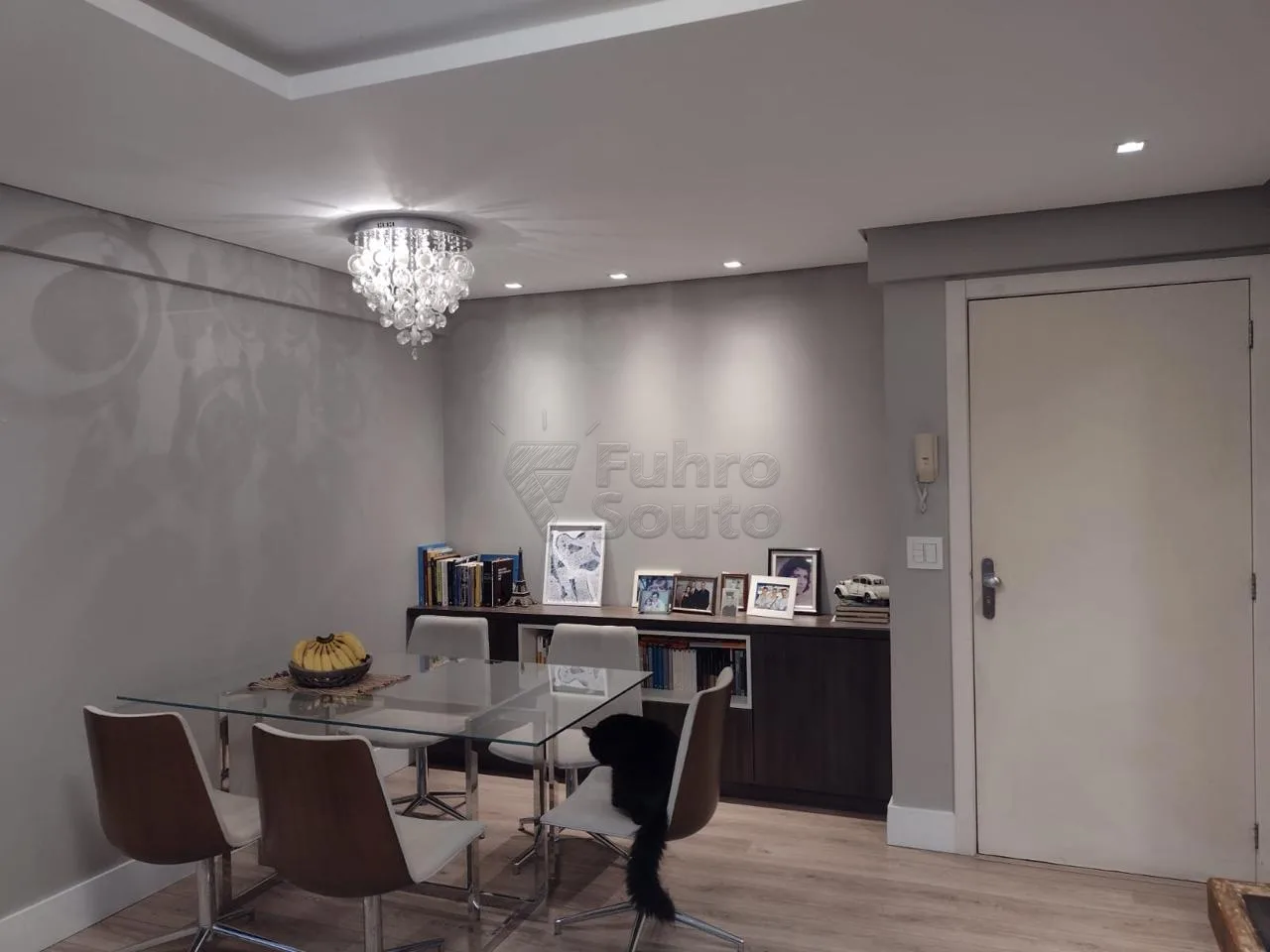 Comprar Apartamento / Padr&atilde;o em Pelotas R$ 365.000,00 - Foto 3
