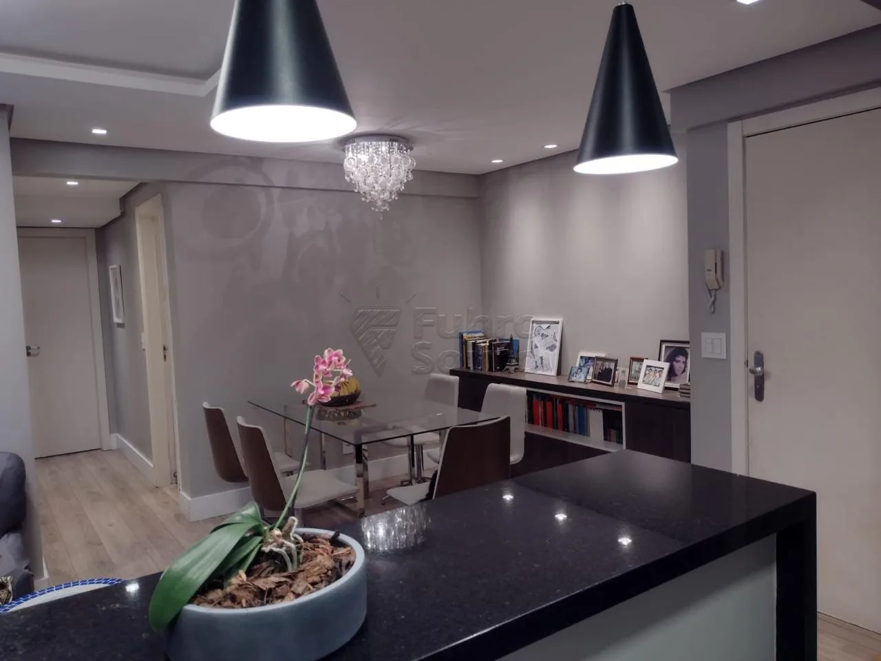 Comprar Apartamento / Padr&atilde;o em Pelotas R$ 365.000,00 - Foto 2