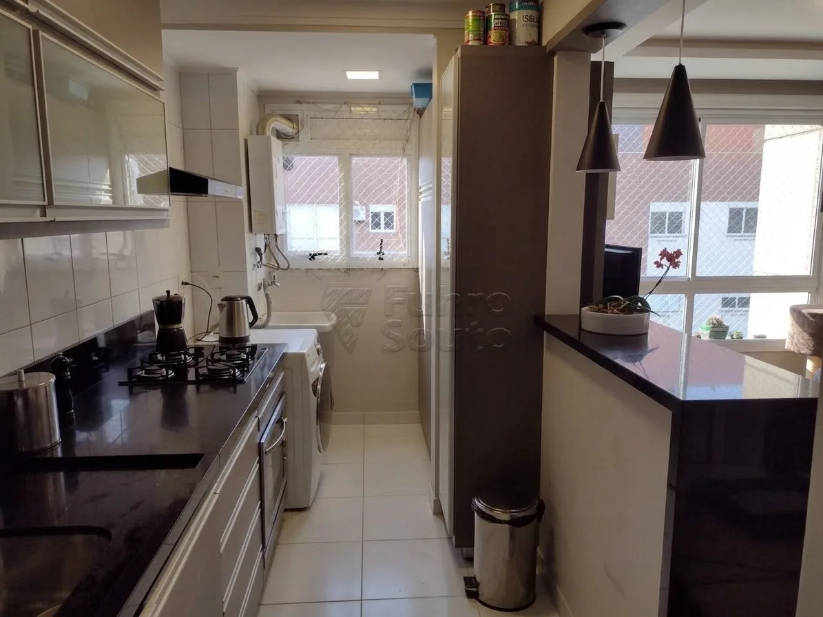Comprar Apartamento / Padr&atilde;o em Pelotas R$ 365.000,00 - Foto 4