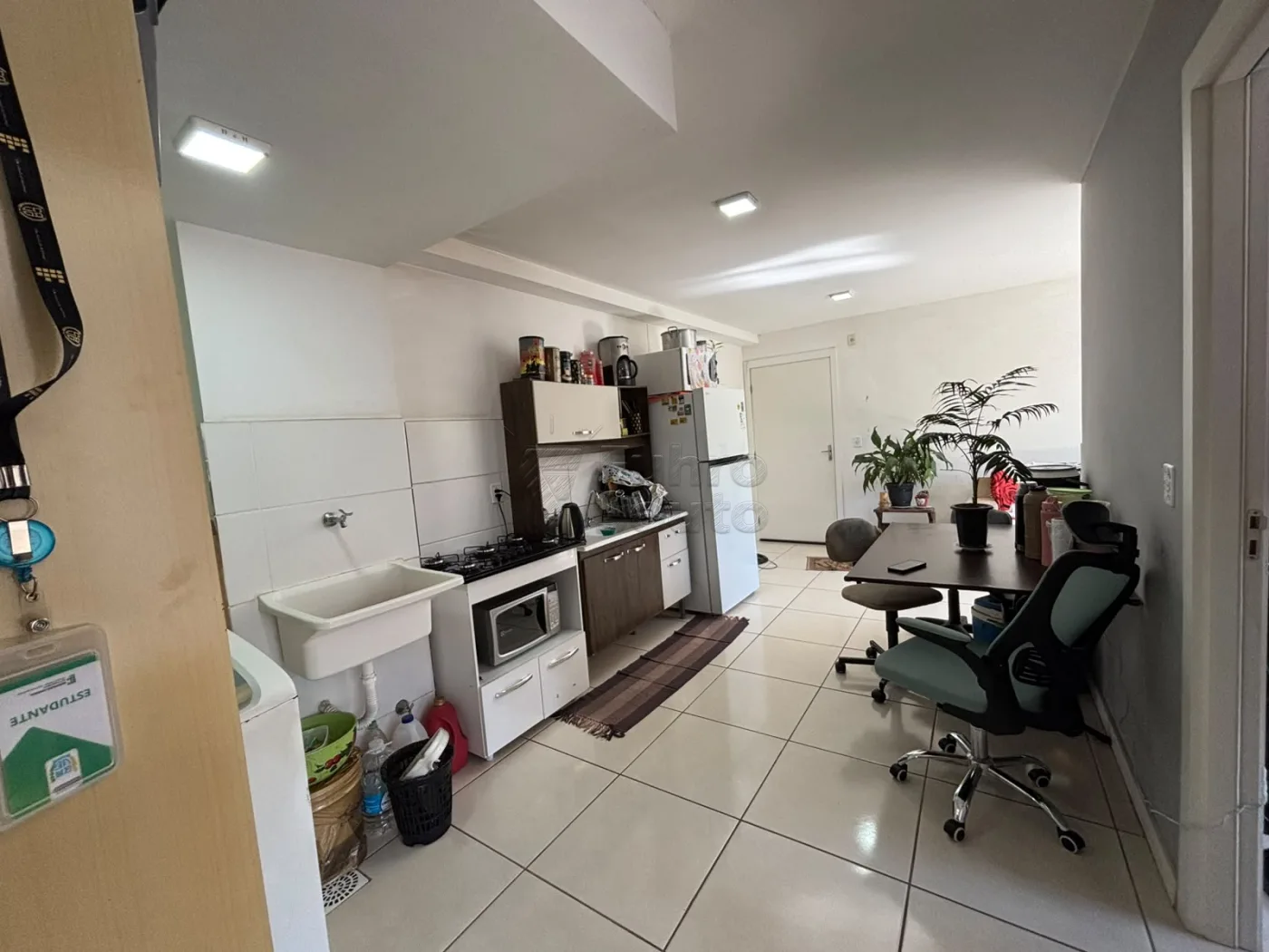 Comprar Apartamento / Padr&atilde;o em Pelotas R$ 160.000,00 - Foto 4