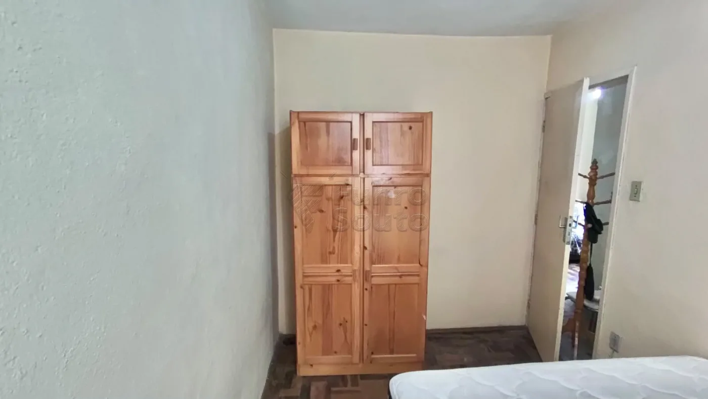 Comprar Apartamento / Padr&atilde;o em Pelotas R$ 110.000,00 - Foto 3
