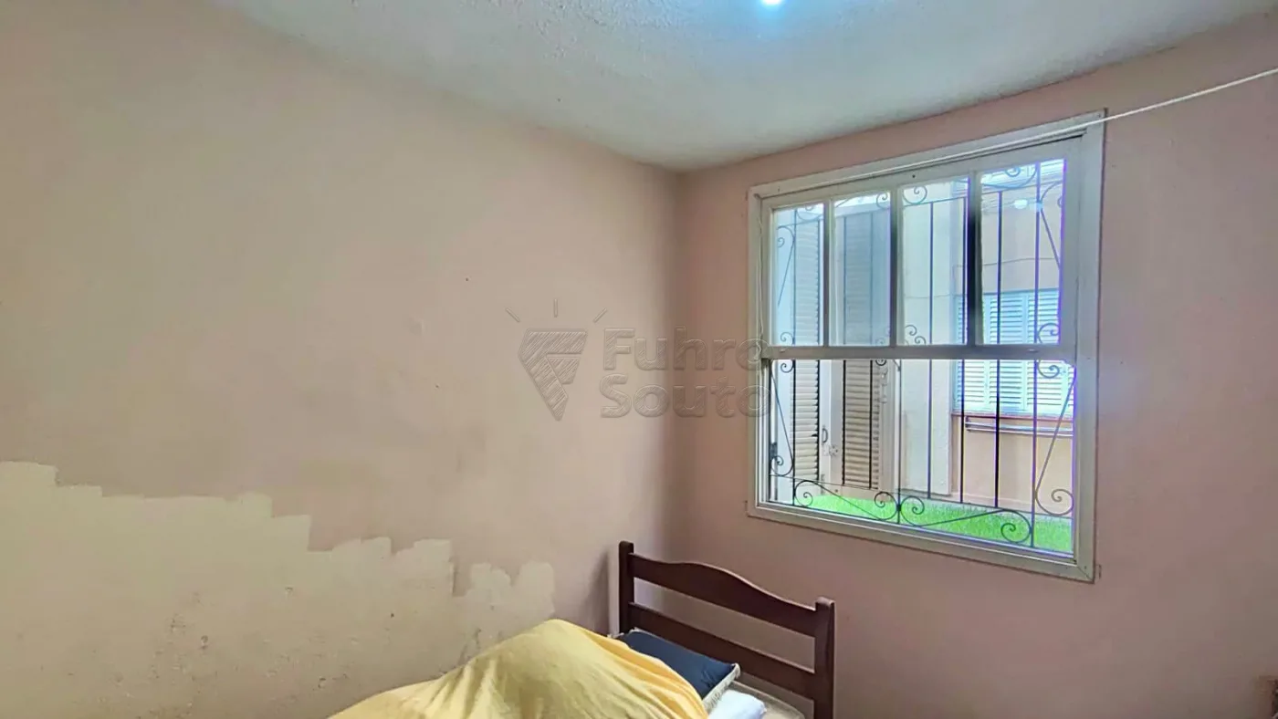 Comprar Apartamento / Padr&atilde;o em Pelotas R$ 110.000,00 - Foto 4