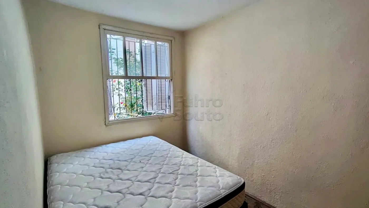 Comprar Apartamento / Padr&atilde;o em Pelotas R$ 110.000,00 - Foto 2