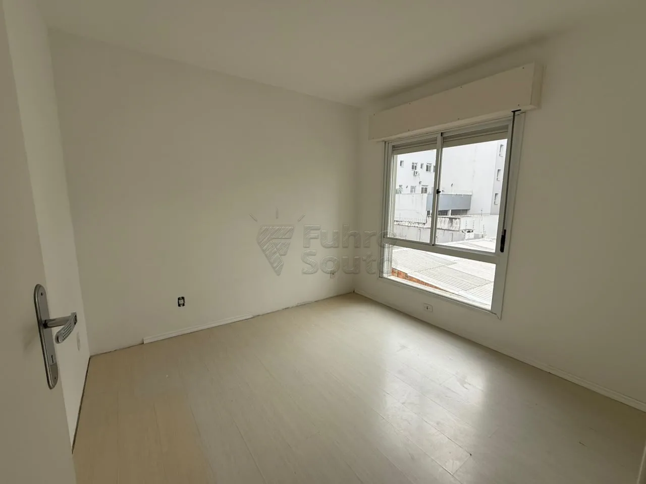 Comprar Apartamento / Padr&atilde;o em Pelotas R$ 600.000,00 - Foto 2
