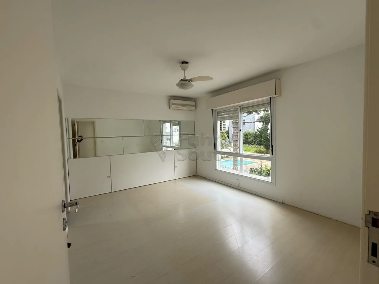 Comprar Apartamento / Padr&atilde;o em Pelotas R$ 600.000,00 - Foto 4