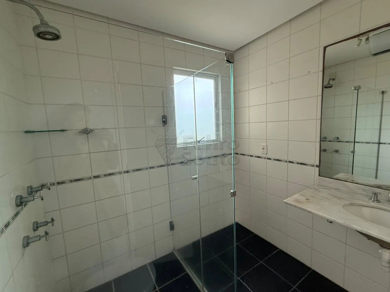 Comprar Apartamento / Padr&atilde;o em Pelotas R$ 600.000,00 - Foto 7