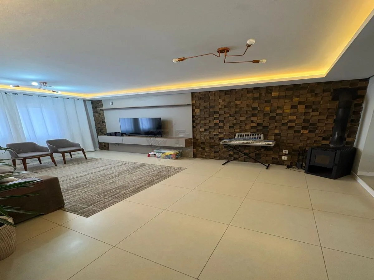 Comprar Casa / Padr&atilde;o em Pelotas R$ 650.000,00 - Foto 1