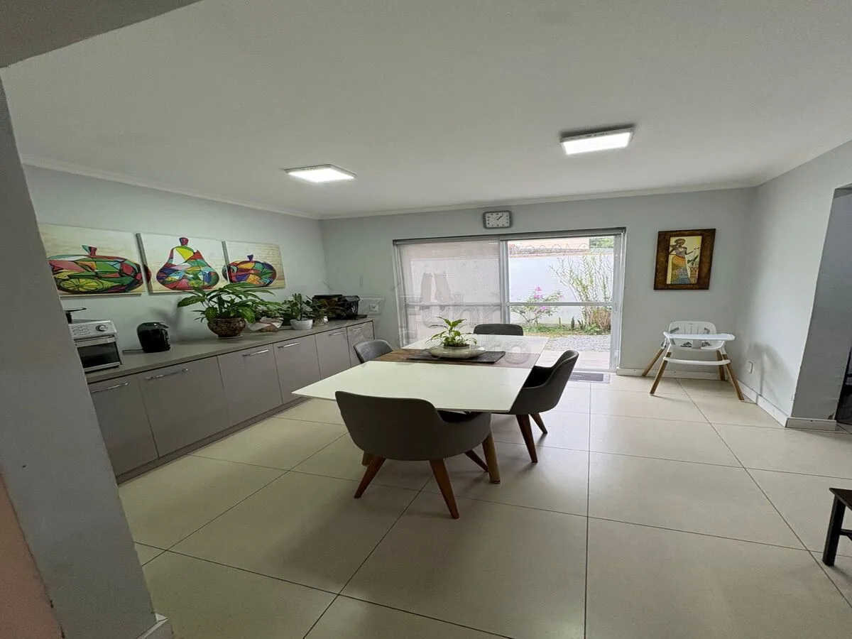 Comprar Casa / Padr&atilde;o em Pelotas R$ 650.000,00 - Foto 4
