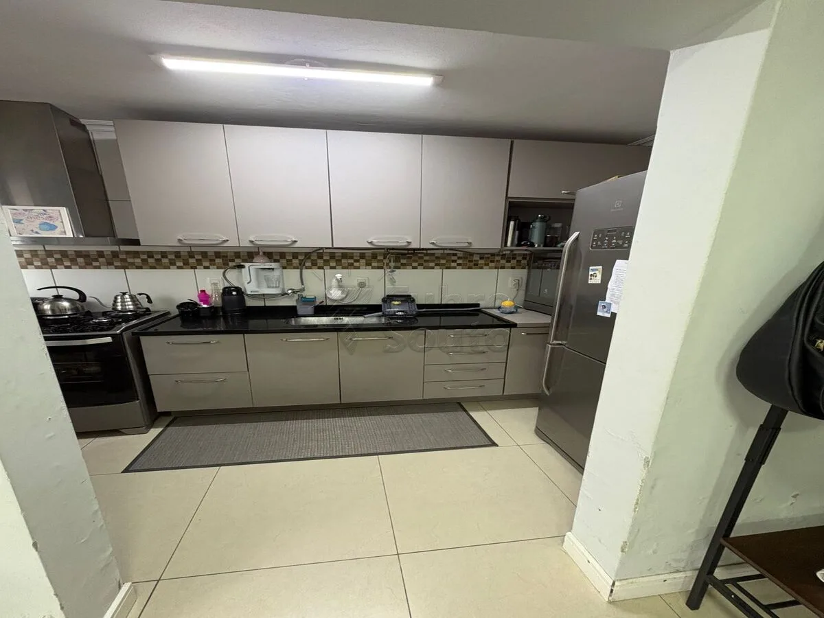 Comprar Casa / Padr&atilde;o em Pelotas R$ 650.000,00 - Foto 5
