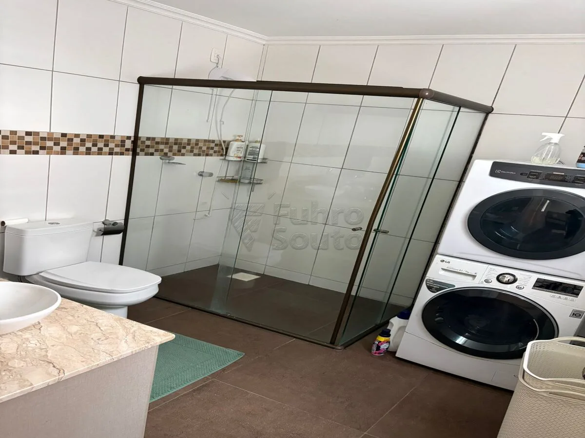 Comprar Casa / Padr&atilde;o em Pelotas R$ 650.000,00 - Foto 10