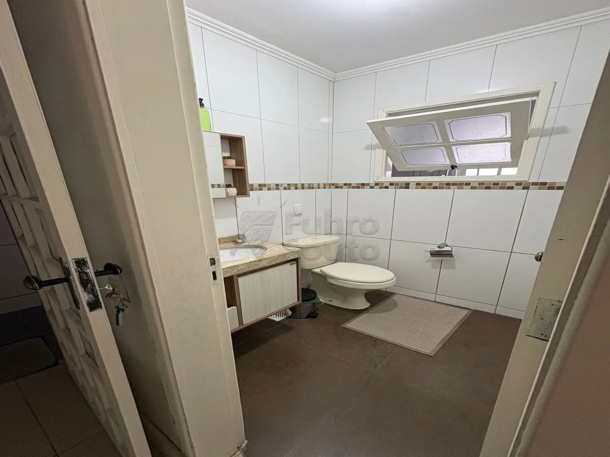 Comprar Casa / Padr&atilde;o em Pelotas R$ 650.000,00 - Foto 12