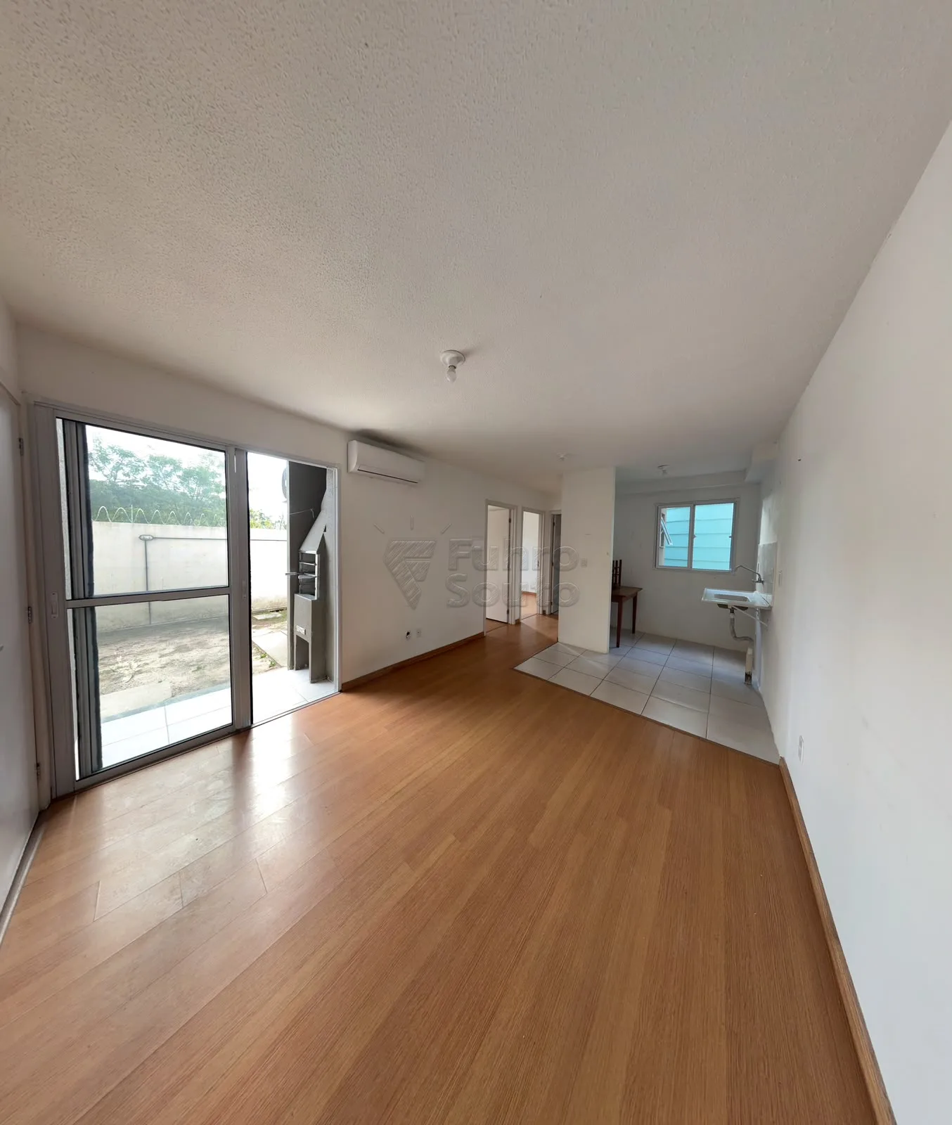 Comprar Apartamento / Padr&atilde;o em Pelotas R$ 220.000,00 - Foto 5