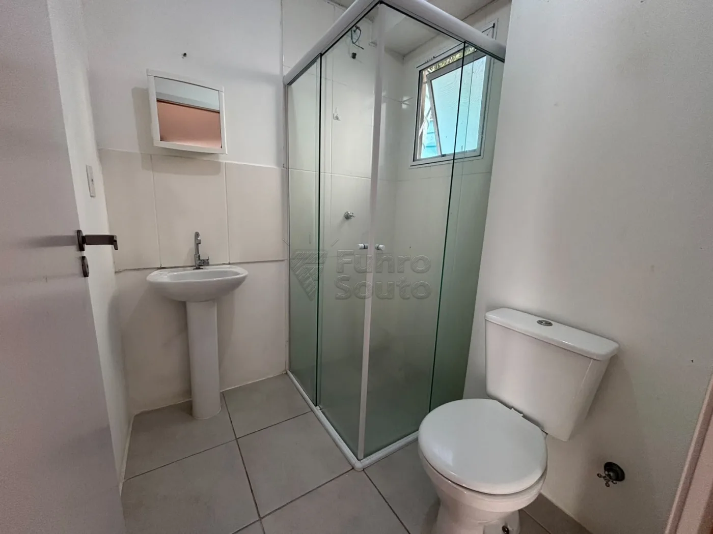 Comprar Apartamento / Padr&atilde;o em Pelotas R$ 220.000,00 - Foto 6