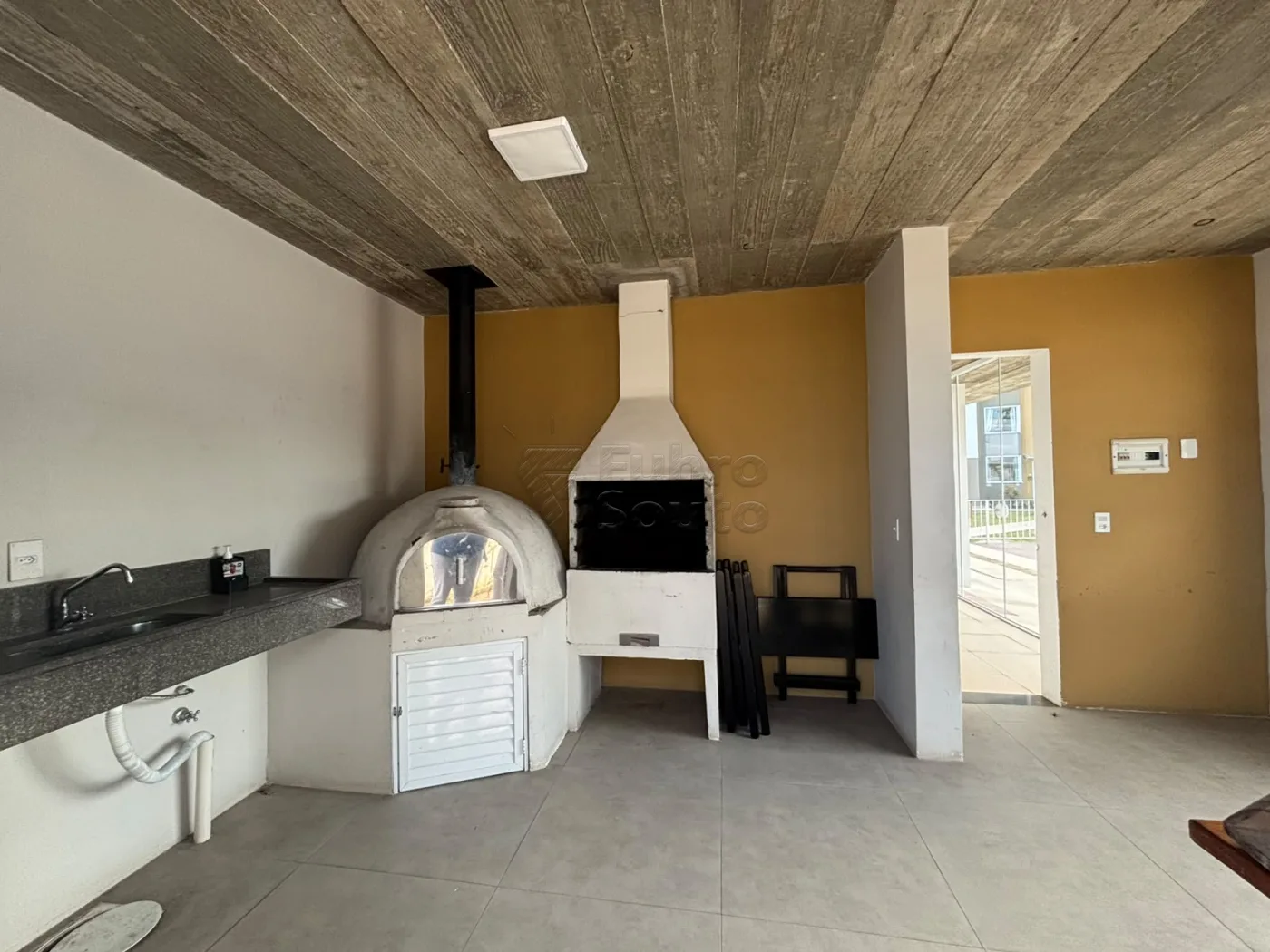 Comprar Apartamento / Padr&atilde;o em Pelotas R$ 220.000,00 - Foto 10