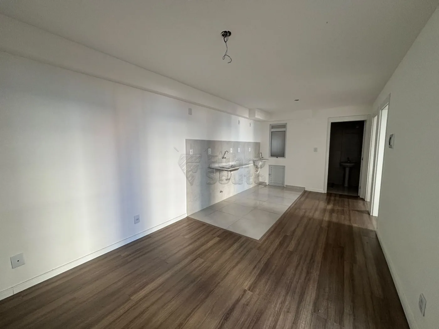 Comprar Apartamento / Padr&atilde;o em Pelotas R$ 184.900,00 - Foto 2