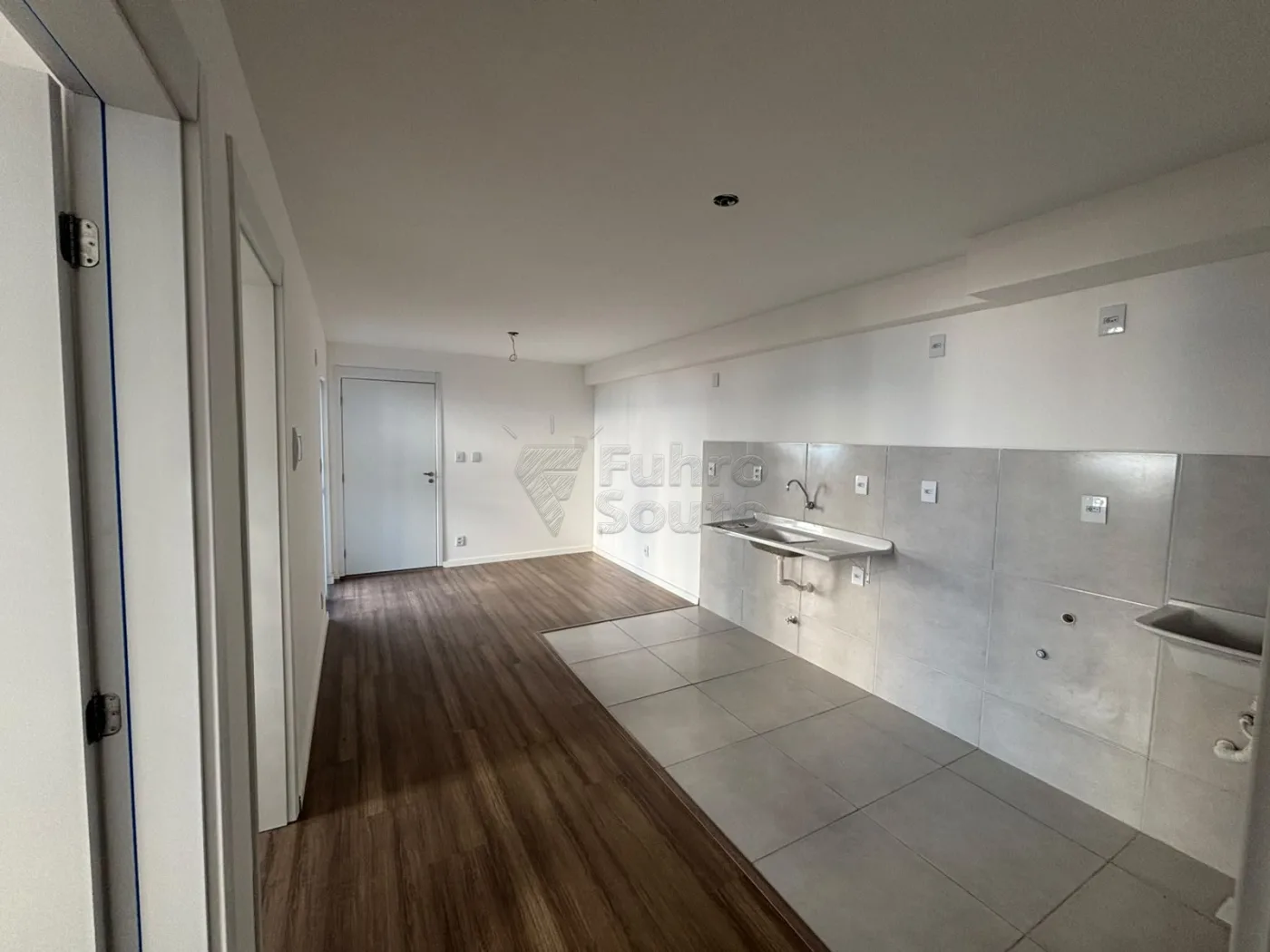 Comprar Apartamento / Padr&atilde;o em Pelotas R$ 184.900,00 - Foto 3
