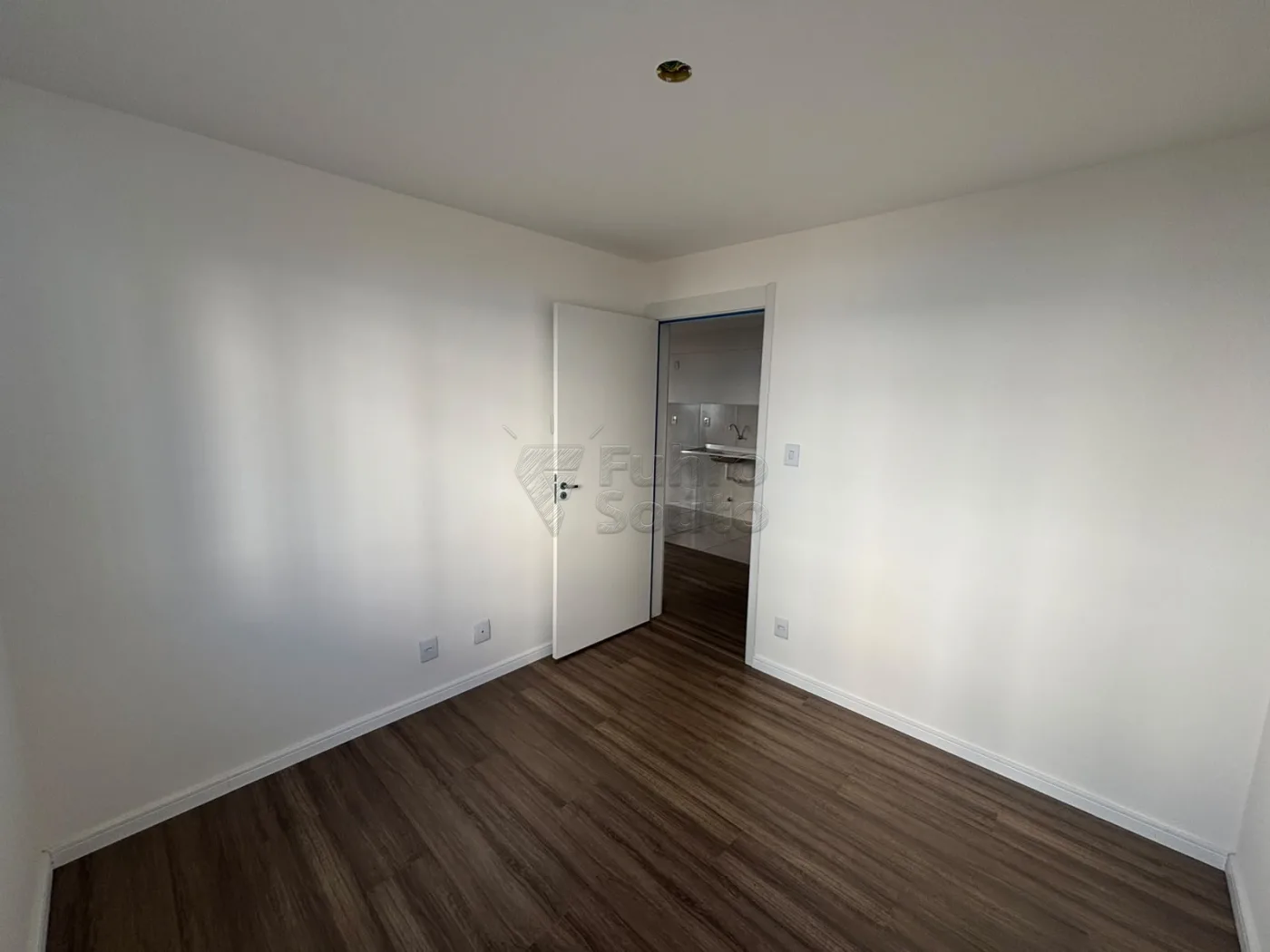 Comprar Apartamento / Padr&atilde;o em Pelotas R$ 184.900,00 - Foto 4