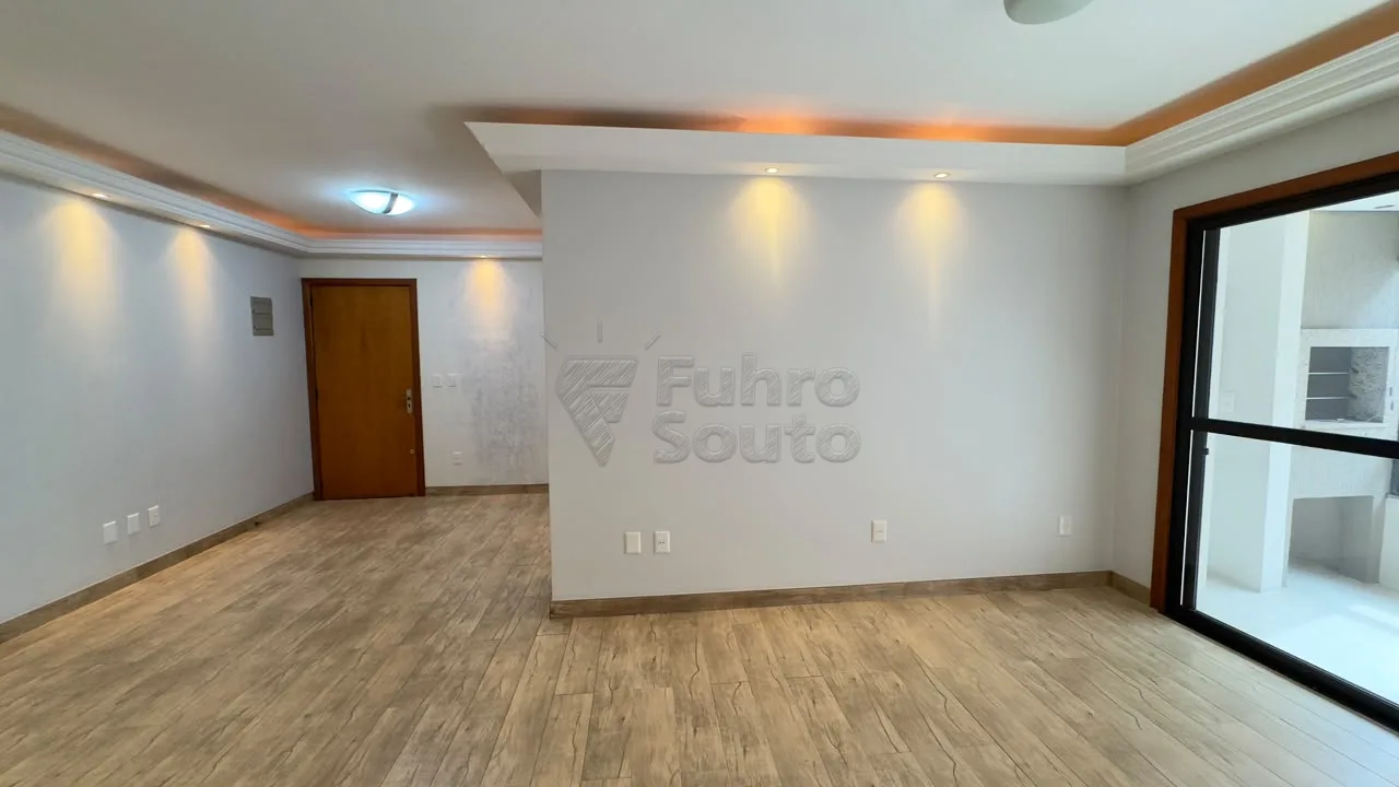 Comprar Apartamento / Padr&atilde;o em Pelotas R$ 728.000,00 - Foto 2