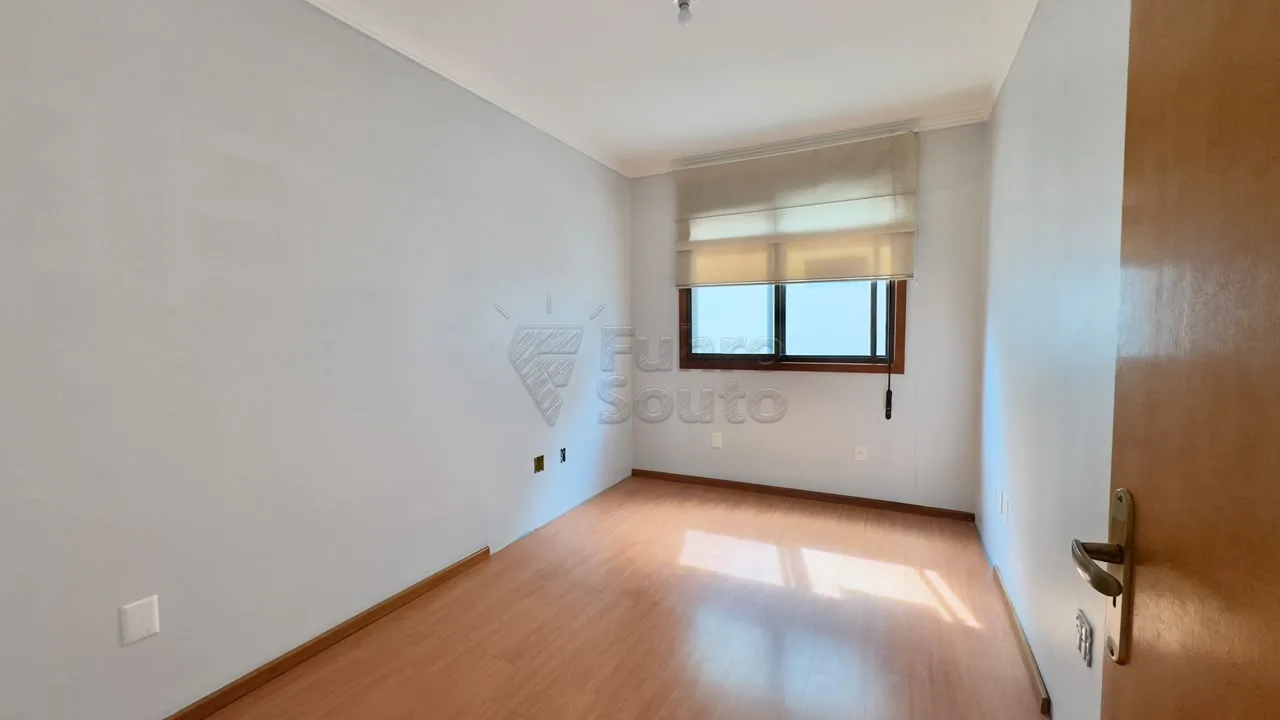 Comprar Apartamento / Padr&atilde;o em Pelotas R$ 728.000,00 - Foto 8