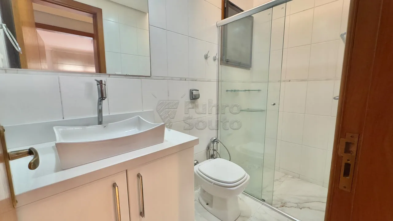 Comprar Apartamento / Padr&atilde;o em Pelotas R$ 728.000,00 - Foto 12