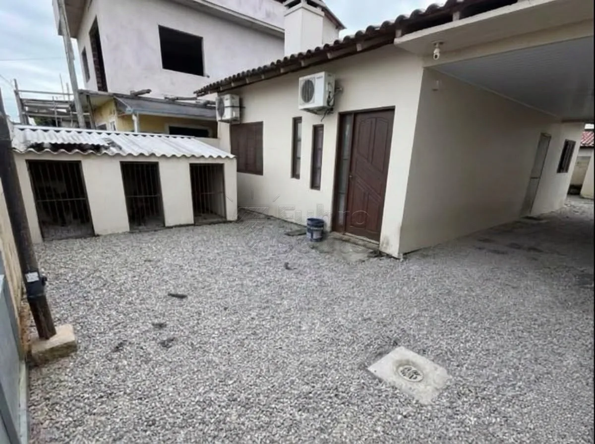 Comprar Casa / Padr&atilde;o em Pelotas R$ 298.000,00 - Foto 1