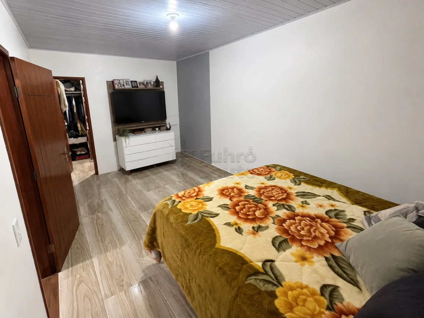 Comprar Casa / Padr&atilde;o em Pelotas R$ 298.000,00 - Foto 2