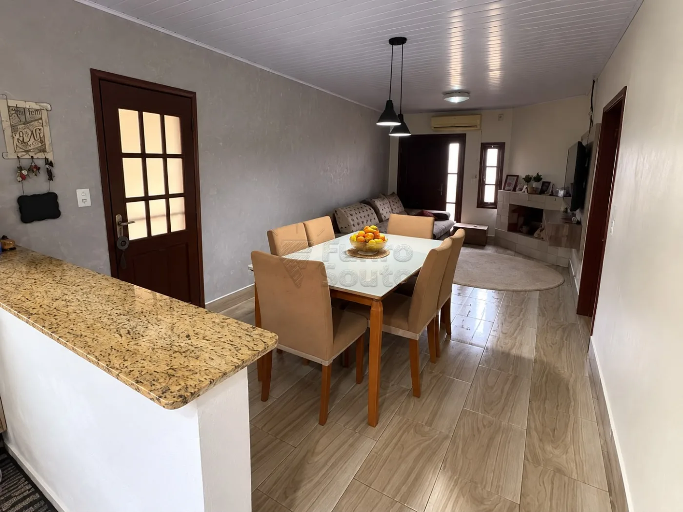 Comprar Casa / Padr&atilde;o em Pelotas R$ 298.000,00 - Foto 3