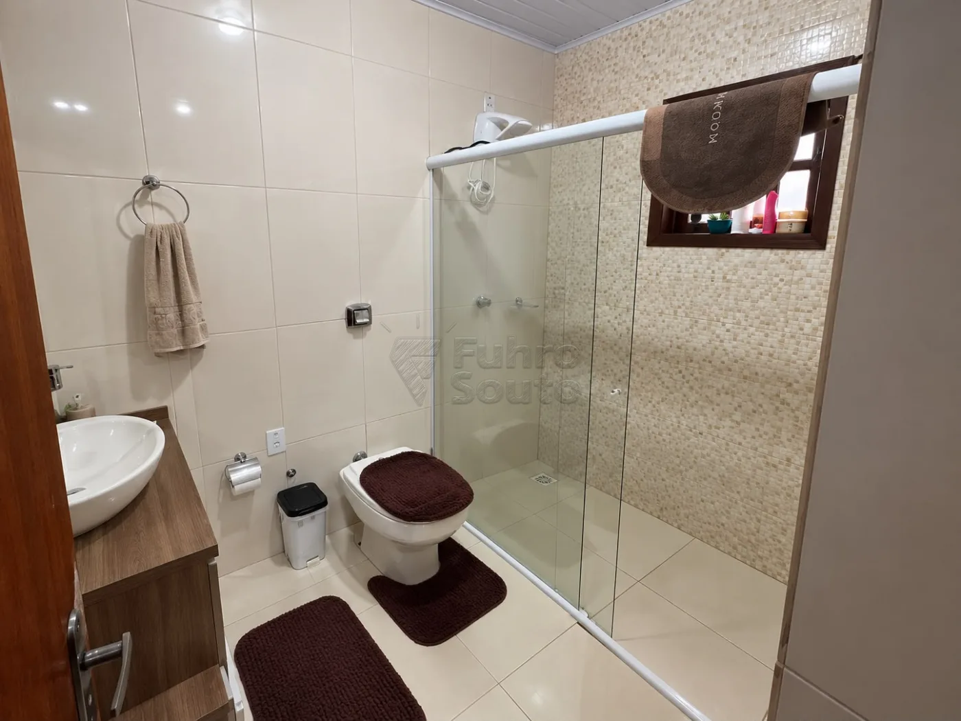 Comprar Casa / Padr&atilde;o em Pelotas R$ 298.000,00 - Foto 4