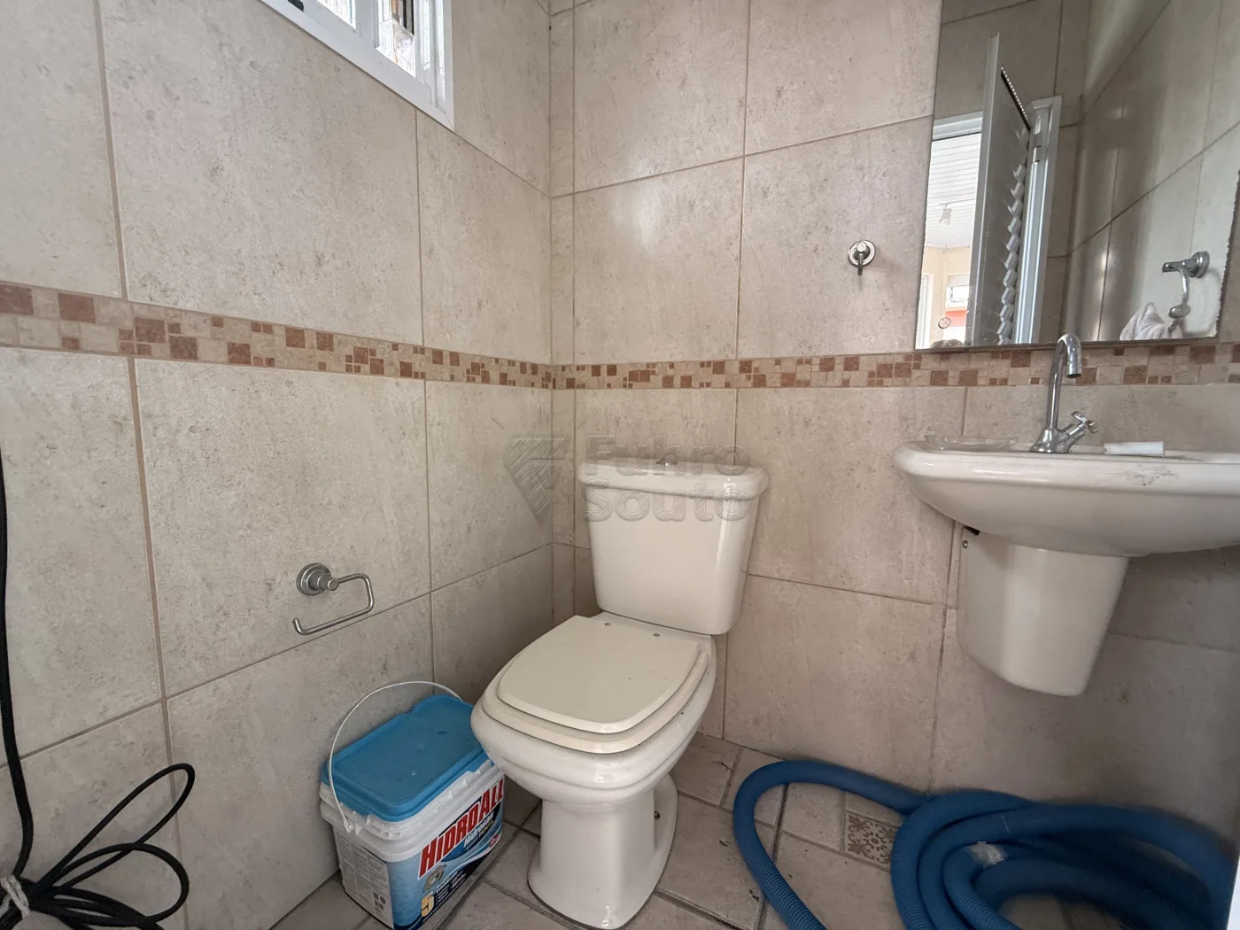 Comprar Casa / Padr&atilde;o em Pelotas R$ 695.000,00 - Foto 4