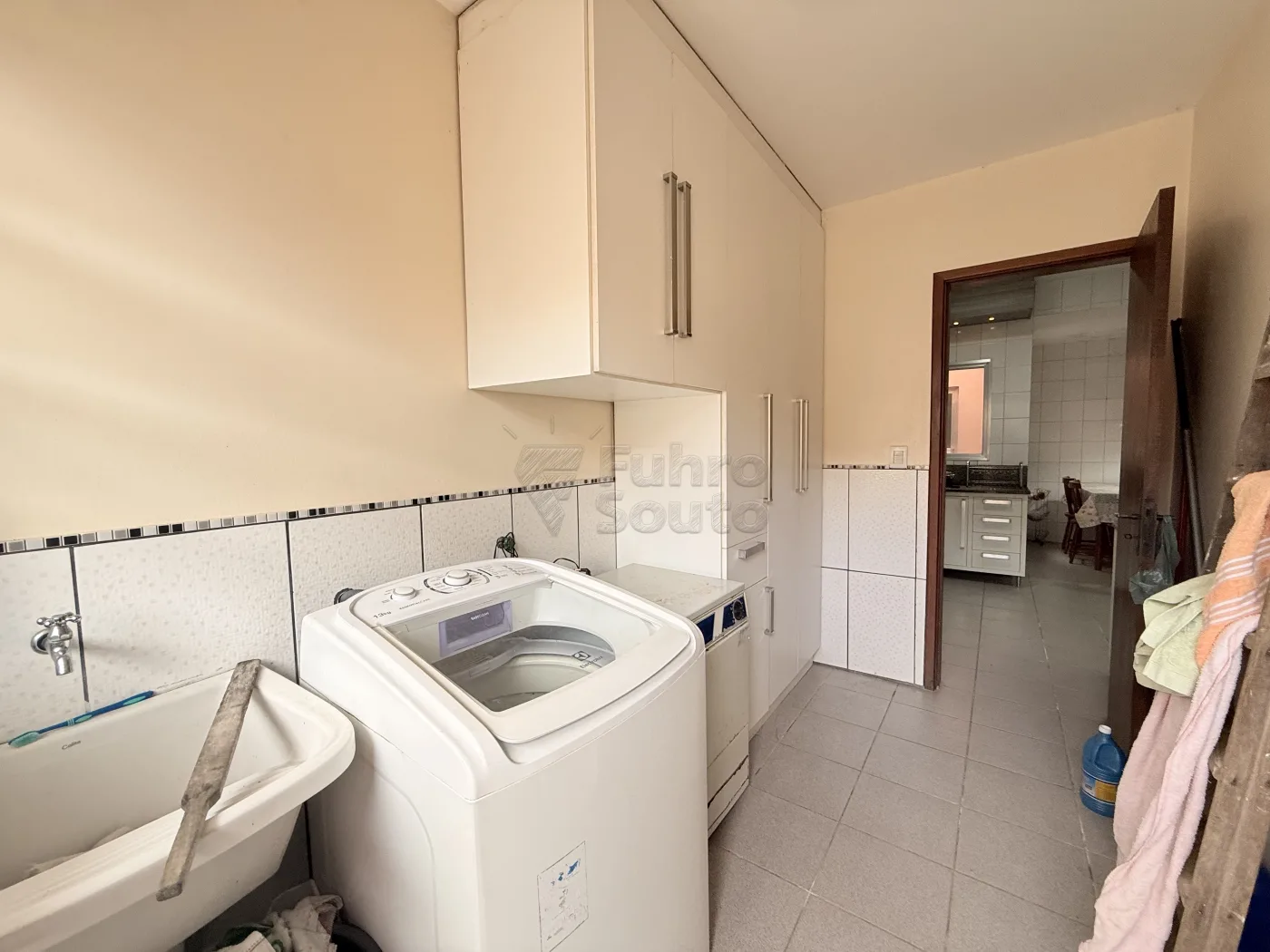 Comprar Casa / Padr&atilde;o em Pelotas R$ 695.000,00 - Foto 8