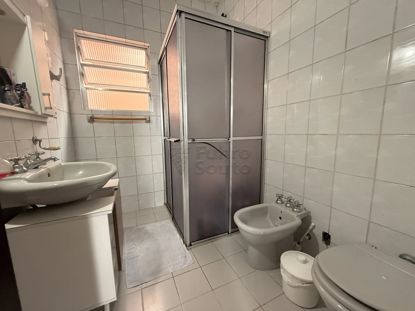 Comprar Casa / Padr&atilde;o em Pelotas R$ 695.000,00 - Foto 17