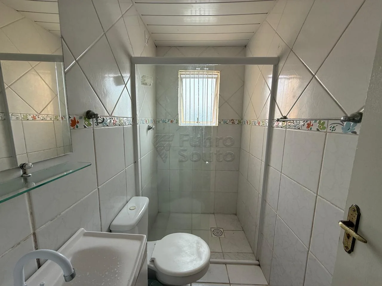 Comprar Apartamento / Padr&atilde;o em Pelotas R$ 125.000,00 - Foto 3