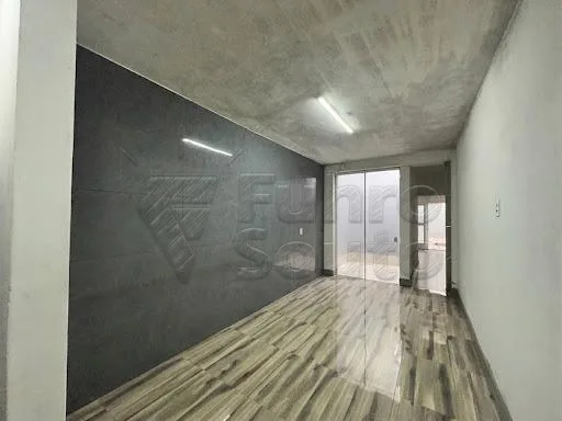 Comprar Casa / Padr&atilde;o em Pelotas R$ 380.000,00 - Foto 2