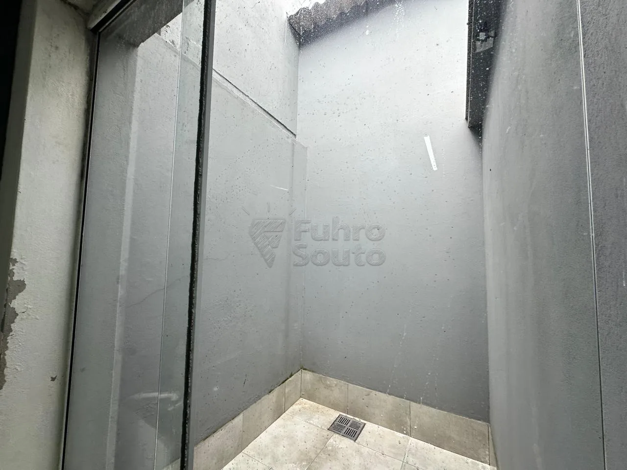 Comprar Casa / Padr&atilde;o em Pelotas R$ 380.000,00 - Foto 5
