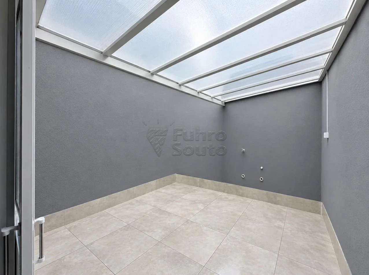 Comprar Casa / Padr&atilde;o em Pelotas R$ 380.000,00 - Foto 8