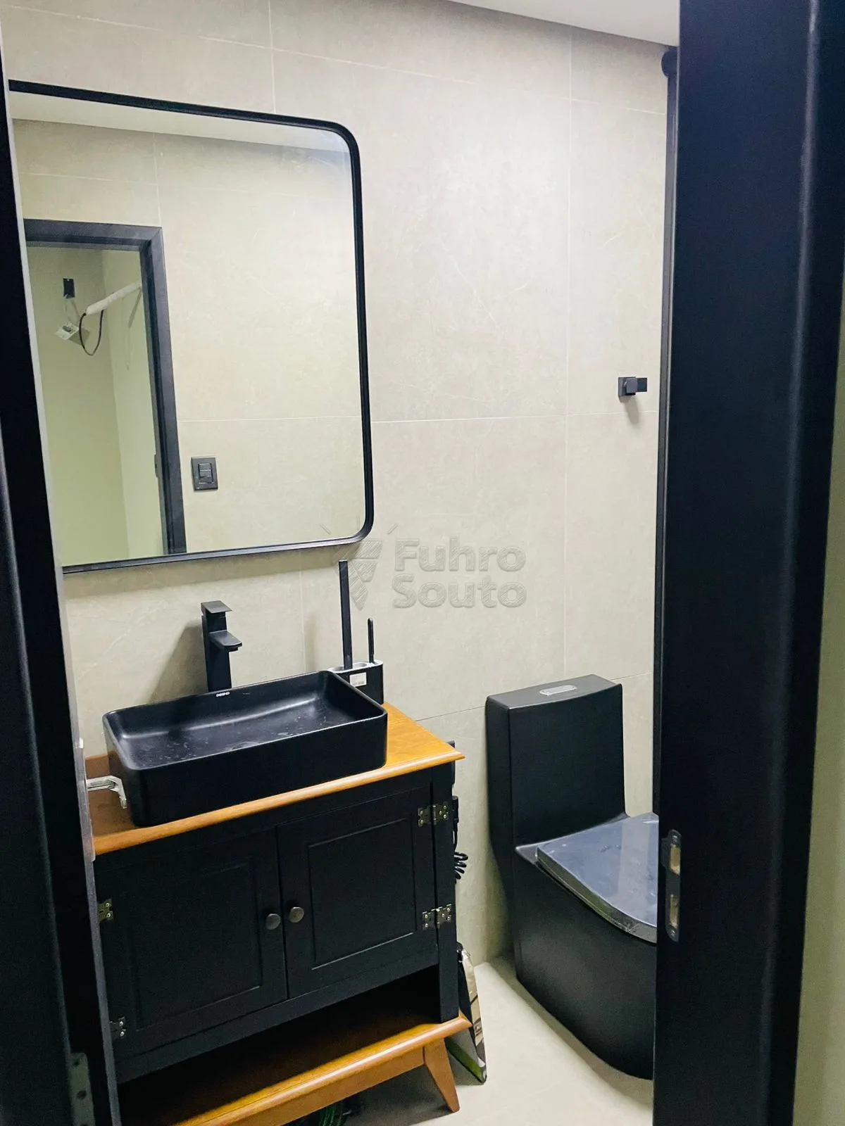 Comprar Casa / Padr&atilde;o em Pelotas R$ 199.900,00 - Foto 3