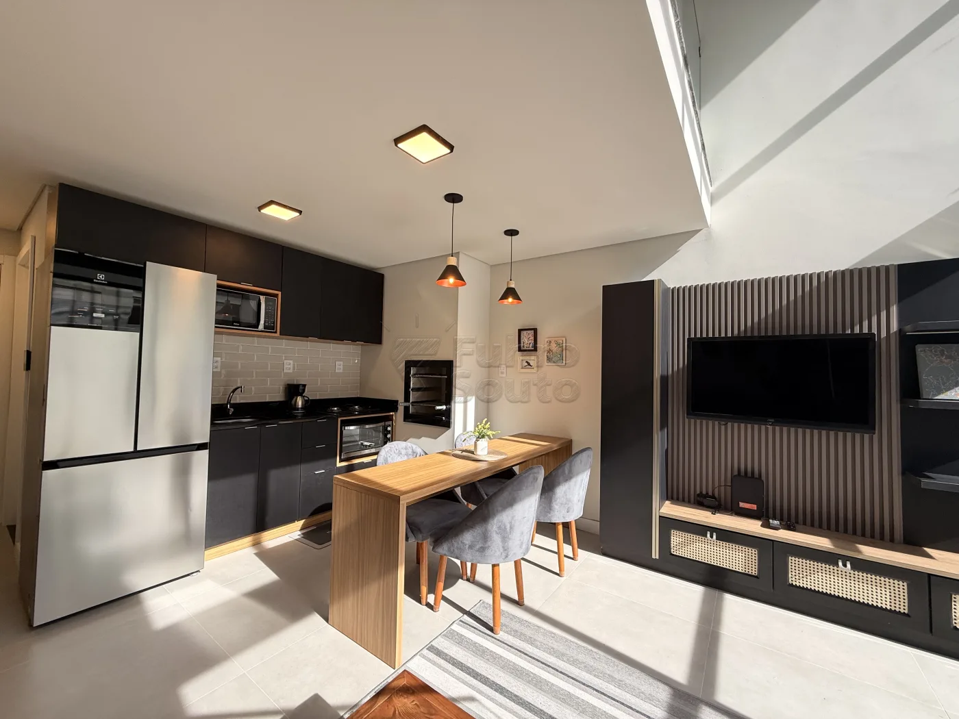 Comprar Apartamento / Padr&atilde;o em Pelotas R$ 498.000,00 - Foto 2