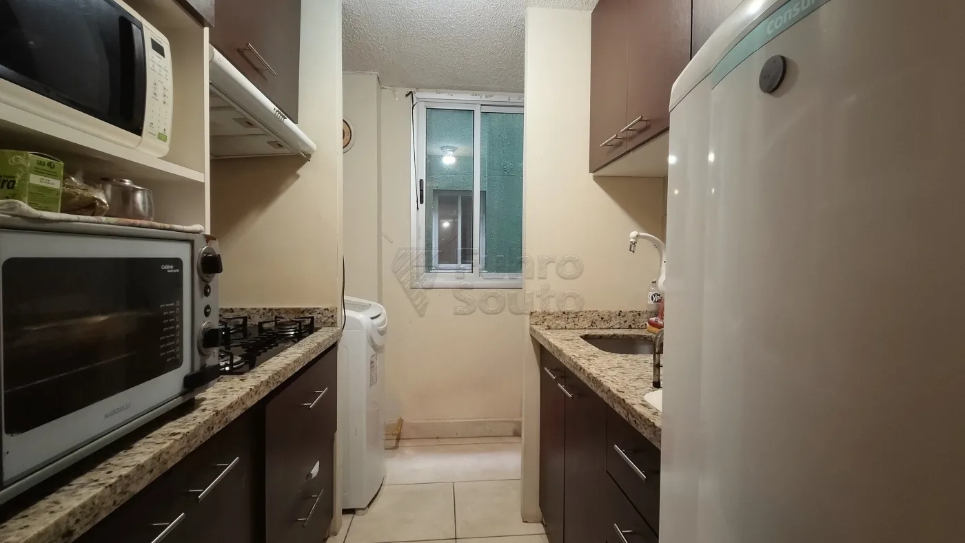 Comprar Apartamento / Padr&atilde;o em Pelotas R$ 190.000,00 - Foto 4