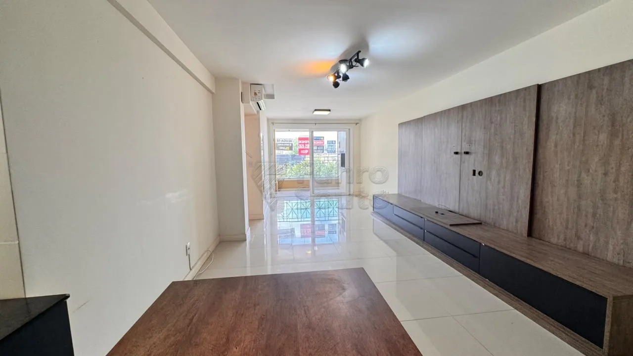 Comprar Apartamento / Padr&atilde;o em Pelotas R$ 620.000,00 - Foto 2