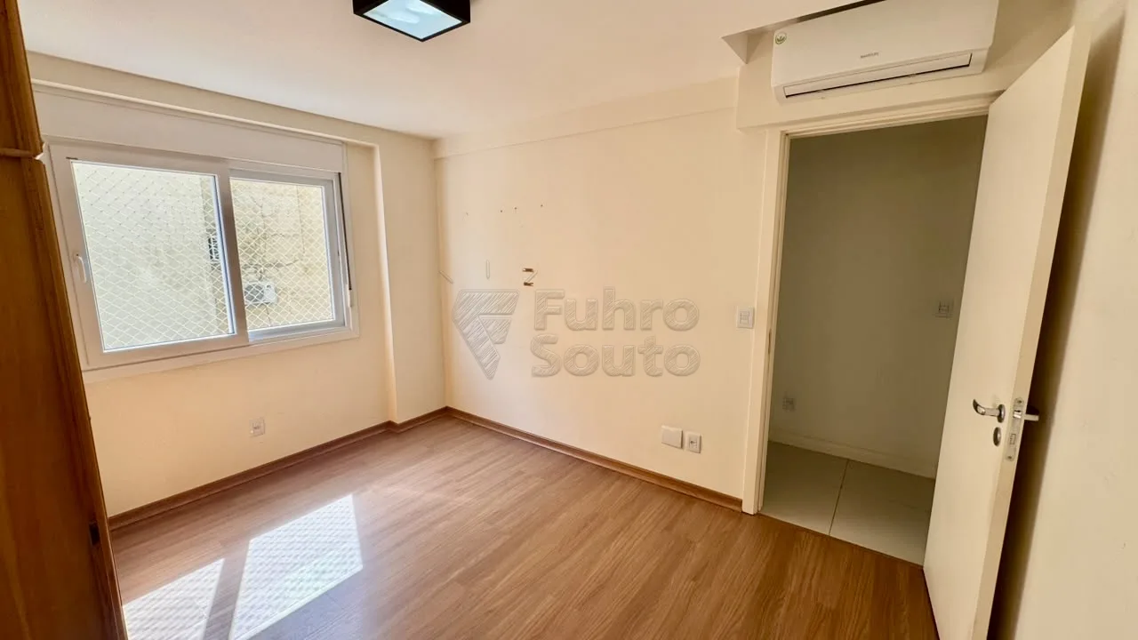 Comprar Apartamento / Padr&atilde;o em Pelotas R$ 620.000,00 - Foto 3