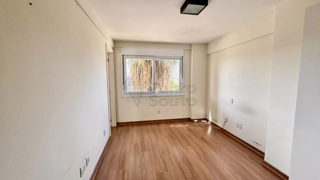 Comprar Apartamento / Padr&atilde;o em Pelotas R$ 620.000,00 - Foto 10