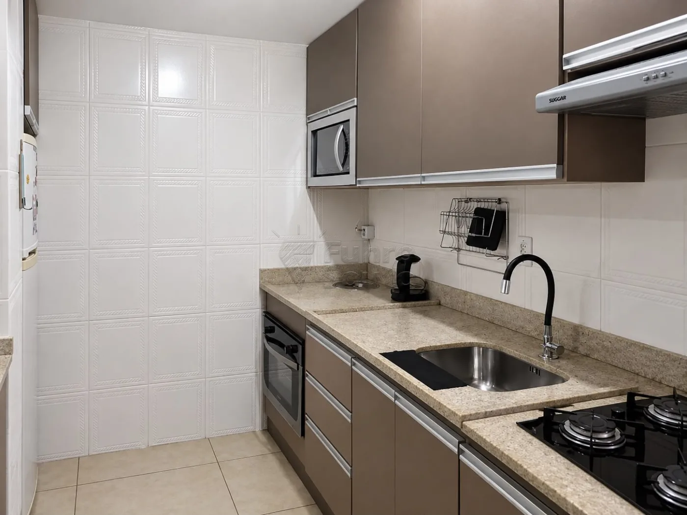 Comprar Casa / Padr&atilde;o em Pelotas R$ 210.000,00 - Foto 4