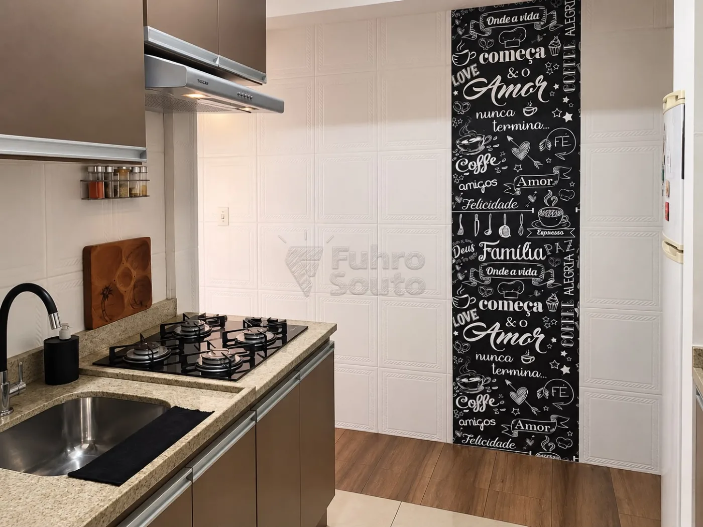 Comprar Casa / Padr&atilde;o em Pelotas R$ 210.000,00 - Foto 5