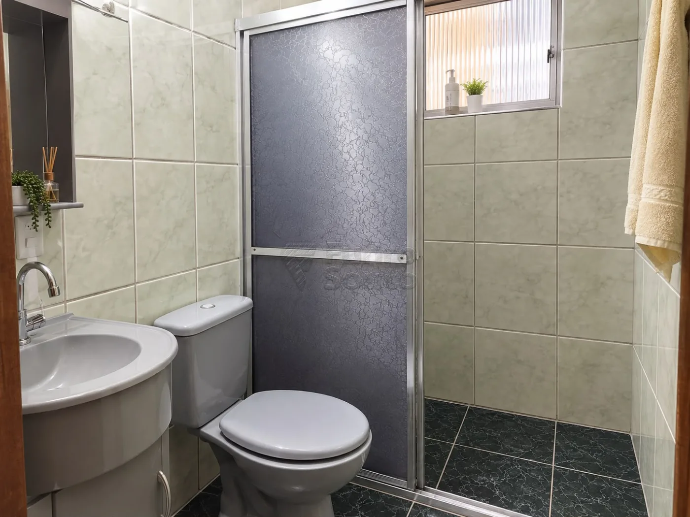 Comprar Casa / Padr&atilde;o em Pelotas R$ 210.000,00 - Foto 8