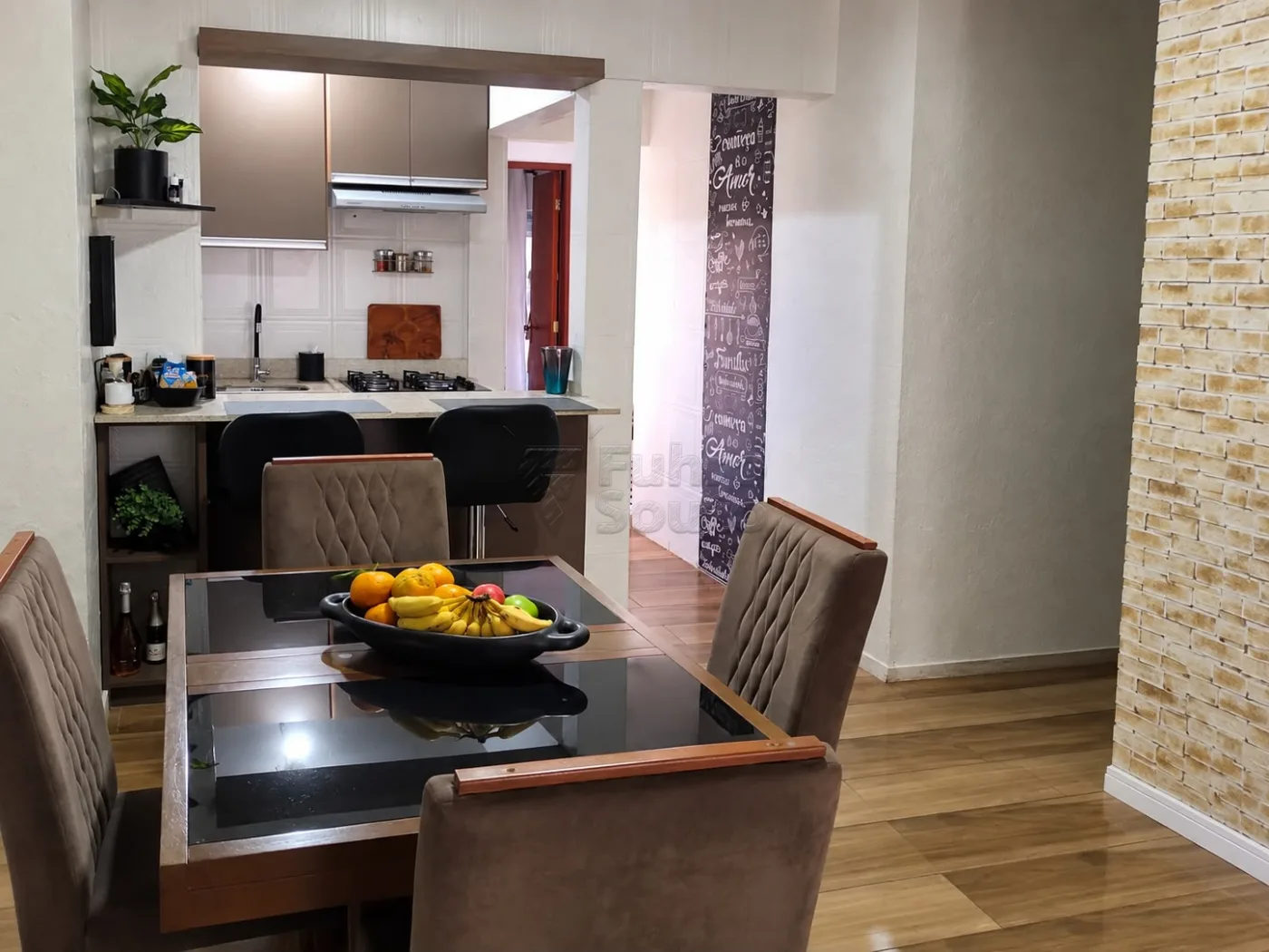 Comprar Casa / Padr&atilde;o em Pelotas R$ 210.000,00 - Foto 3