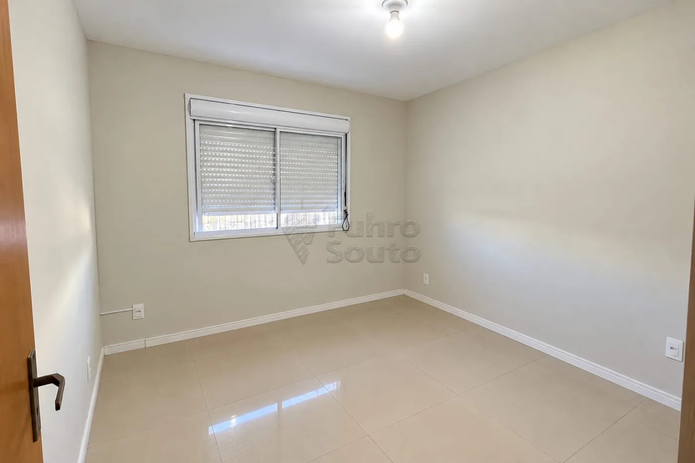 Comprar Apartamento / Padr&atilde;o em Pelotas R$ 238.900,00 - Foto 3