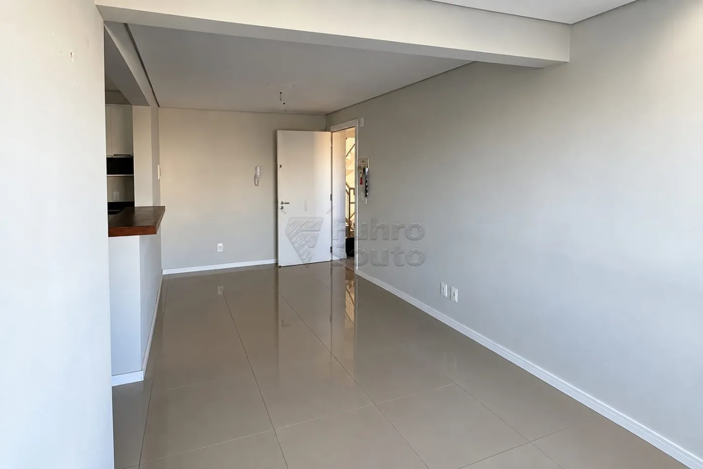 Comprar Apartamento / Padr&atilde;o em Pelotas R$ 238.900,00 - Foto 2